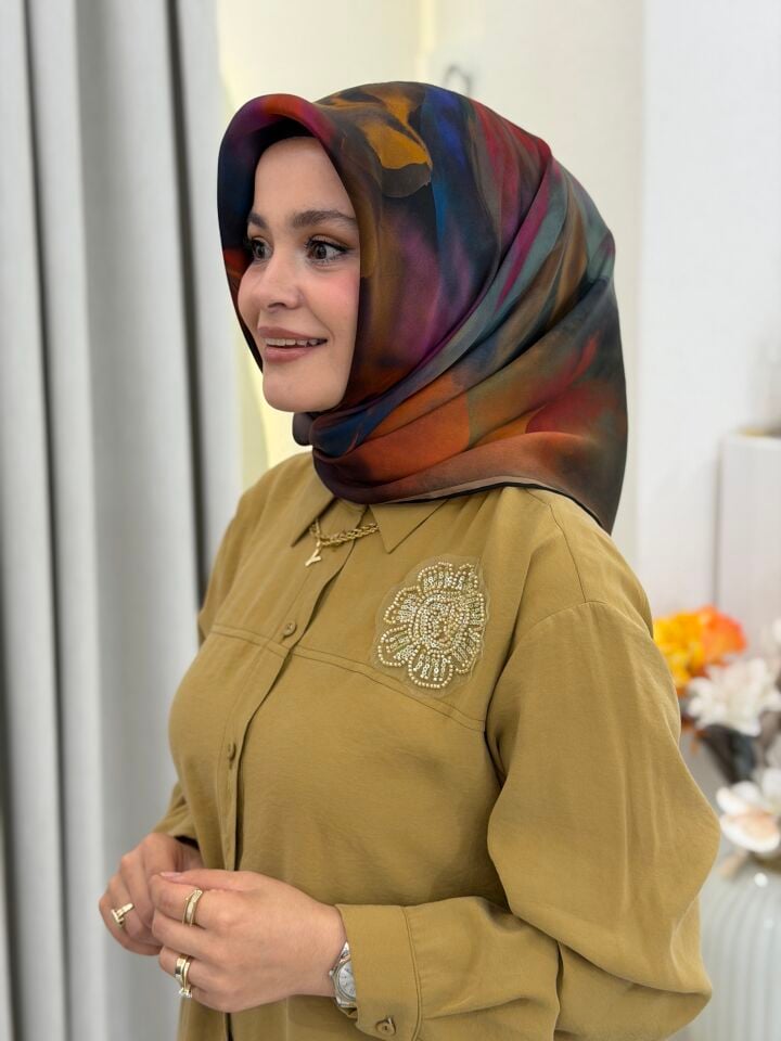 ARMİNE SURA İPEK EŞARP
