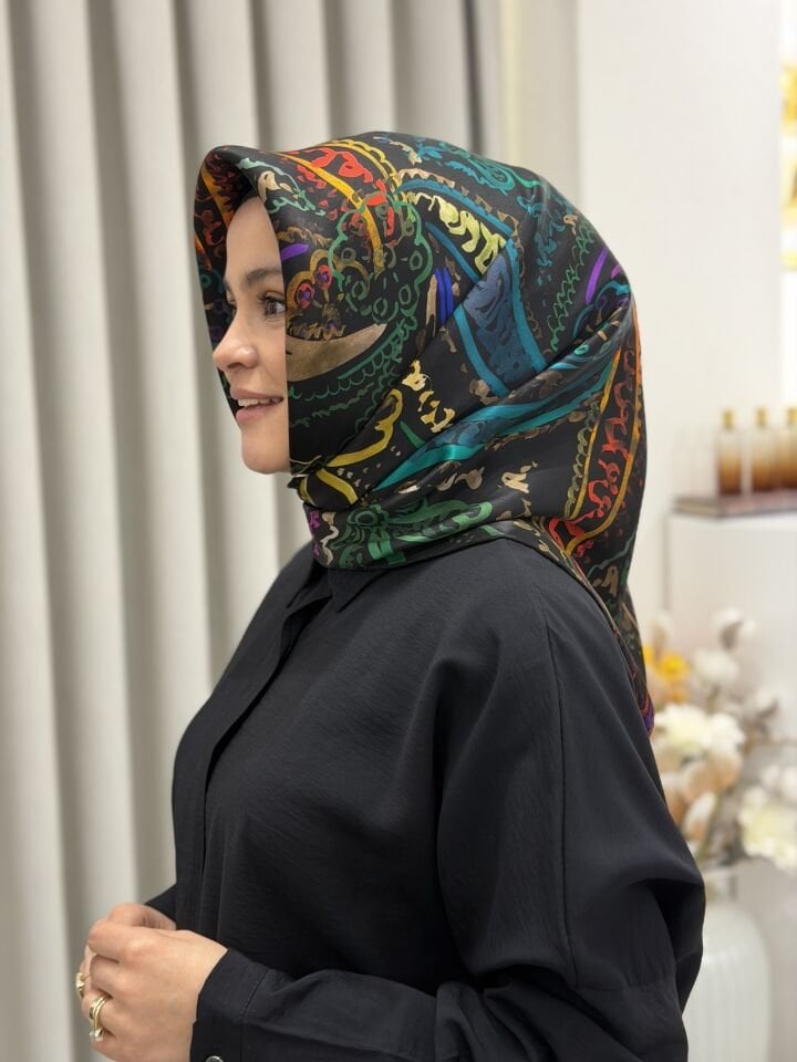 ARMİNE SURA İPEK EŞARP