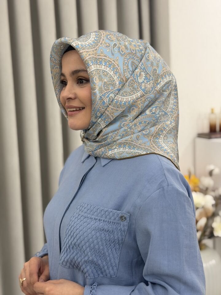 ARMİNE SURA İPEK EŞARP