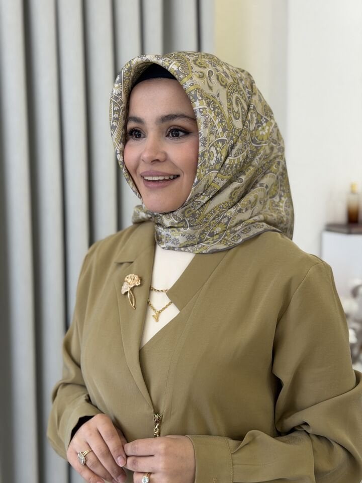 ARMİNE SURA İPEK EŞARP