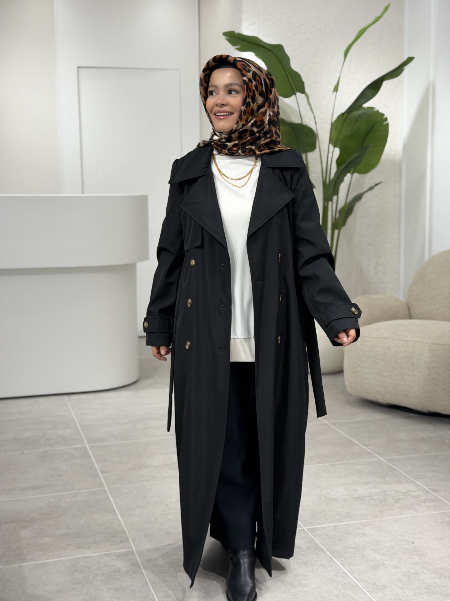 ESRA DAĞLIOĞLU TRENÇKOT SİYAH