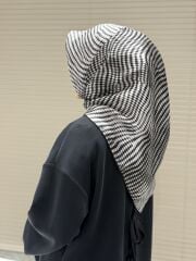 LA BOUTİQUE SURA İPEK EŞARP