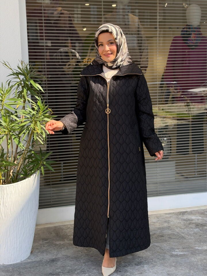 AYŞE AKAY FERMUARLI KAPİTONE KAP SİYAH