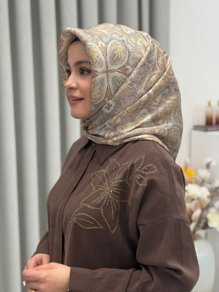 ARMİNE SURA İPEK EŞARP