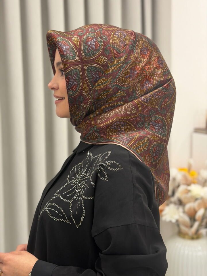 ARMİNE SURA İPEK EŞARP