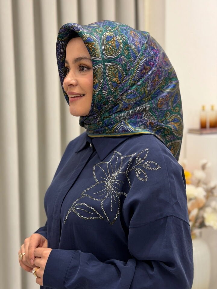 ARMİNE SURA İPEK EŞARP