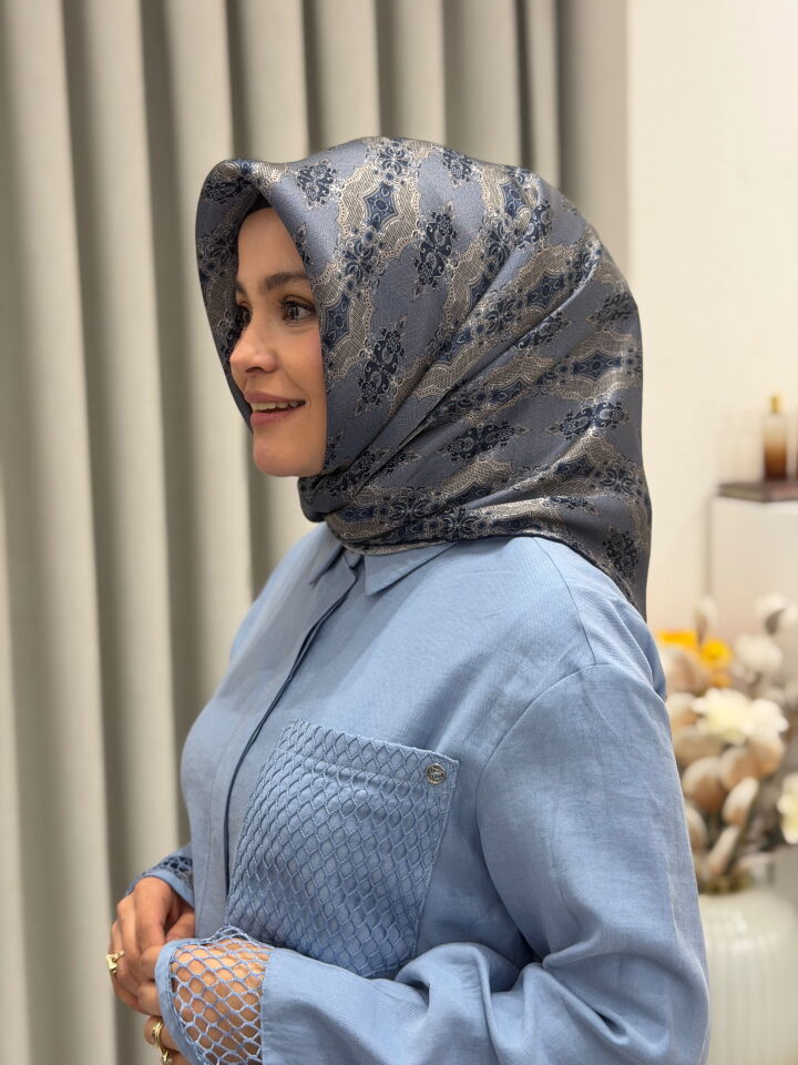 ARMİNE SURA İPEK EŞARP