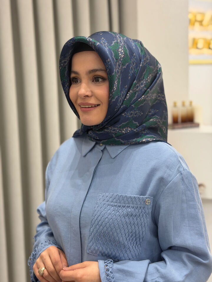 ARMİNE SURA İPEK EŞARP