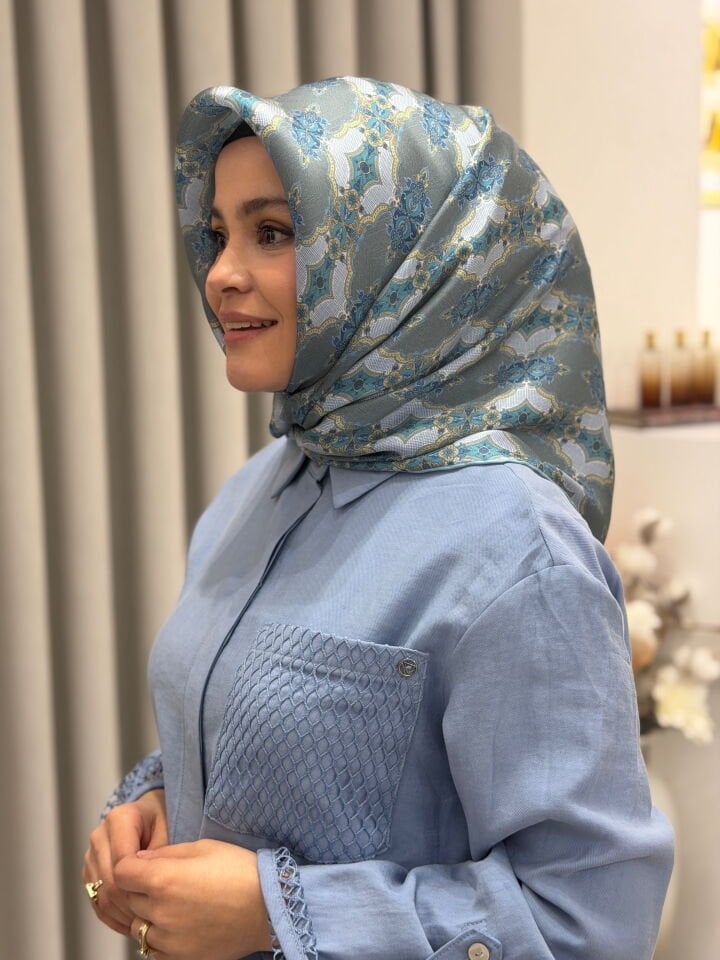 ARMİNE SURA İPEK EŞARP