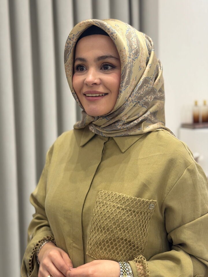 ARMİNE SURA İPEK EŞARP