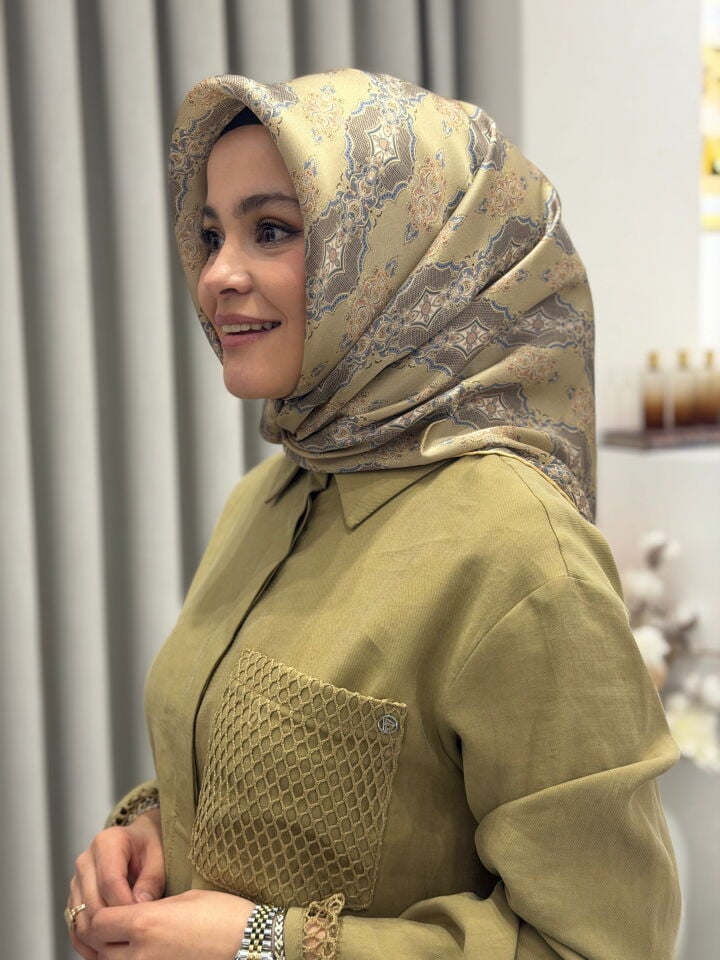 ARMİNE SURA İPEK EŞARP