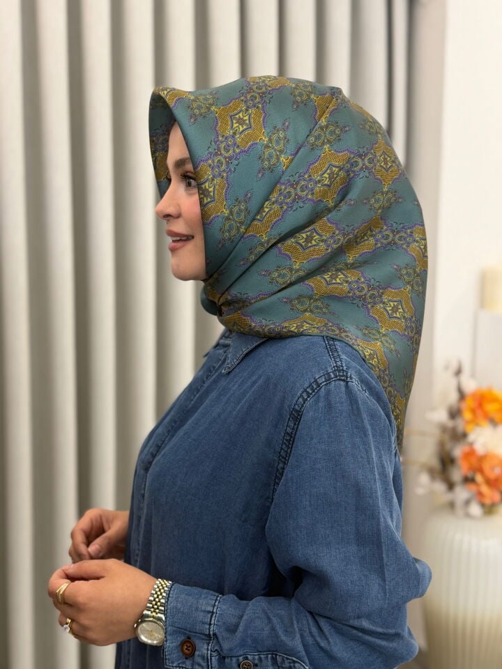 ARMİNE SURA İPEK EŞARP