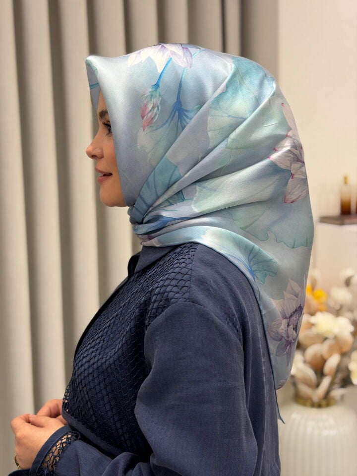 ARMİNE SURA İPEK EŞARP