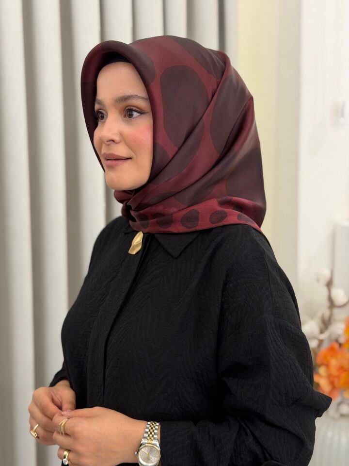 ARMİNE SURA İPEK EŞARP