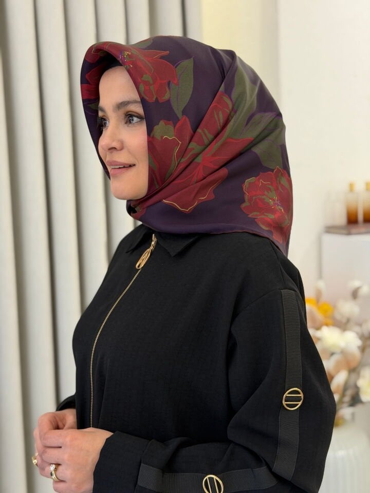 ARMİNE SURA İPEK EŞARP