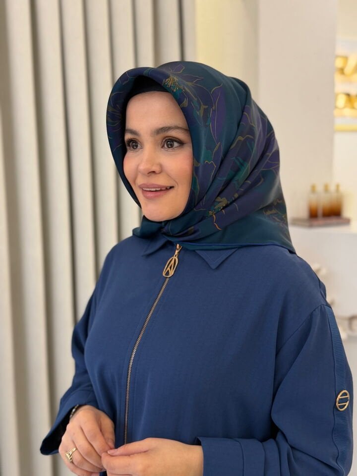 ARMİNE SURA İPEK EŞARP