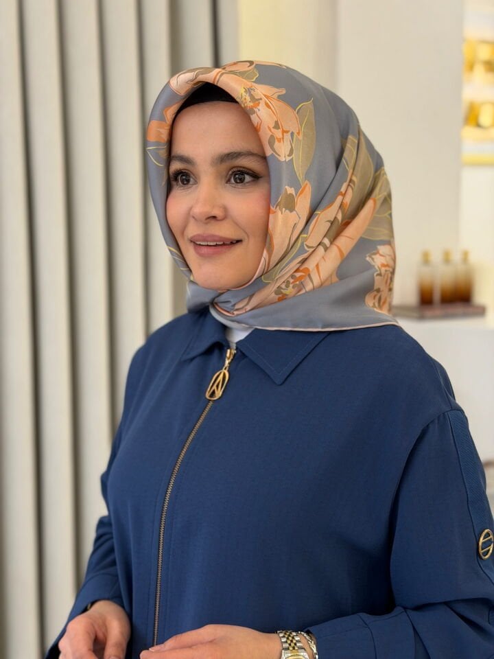 ARMİNE SURA İPEK EŞARP