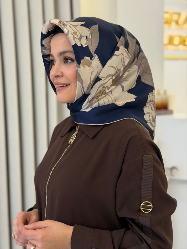 ARMİNE SURA İPEK EŞARP