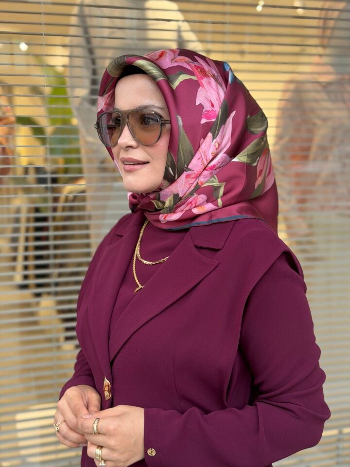 ARMİNE SURA İPEK EŞARP