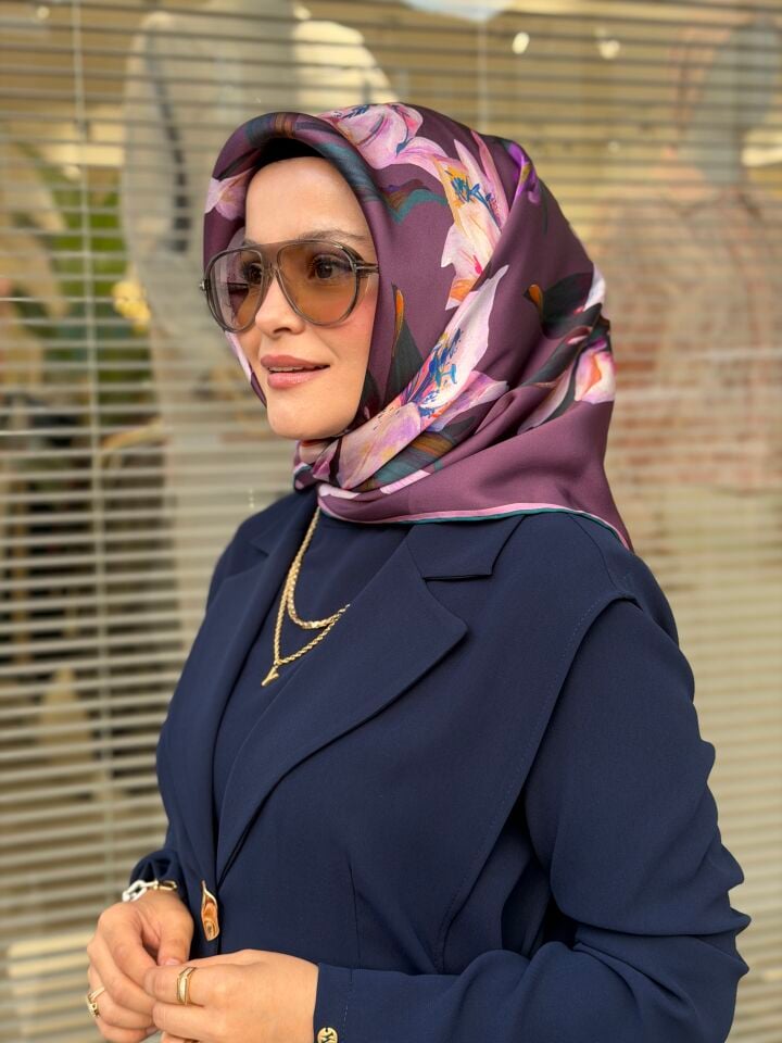 ARMİNE SURA İPEK EŞARP