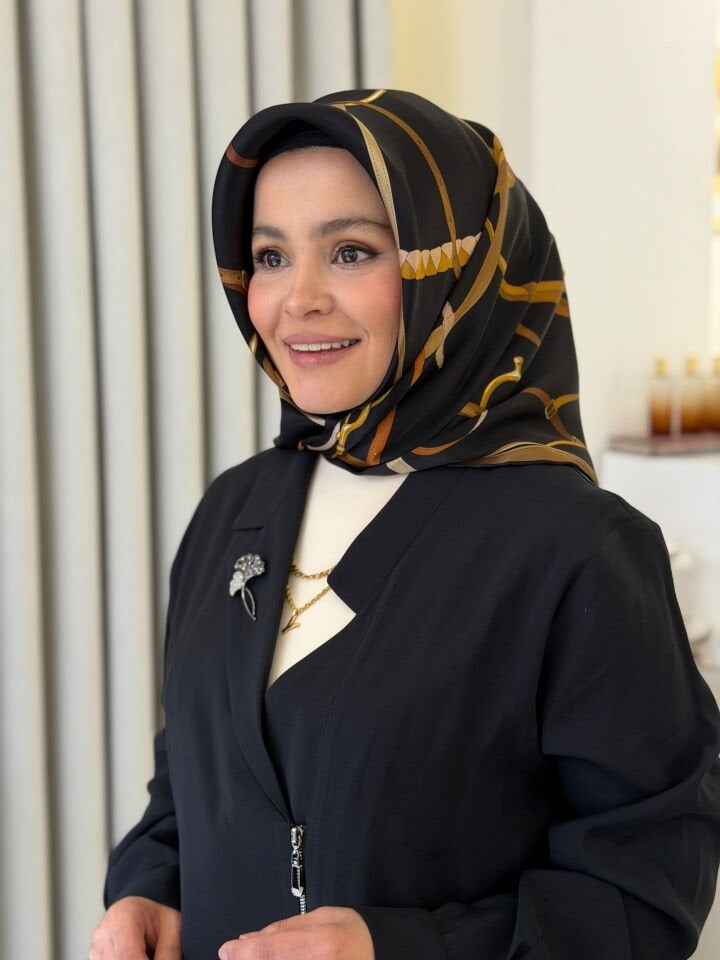 ARMİNE SURA İPEK EŞARP