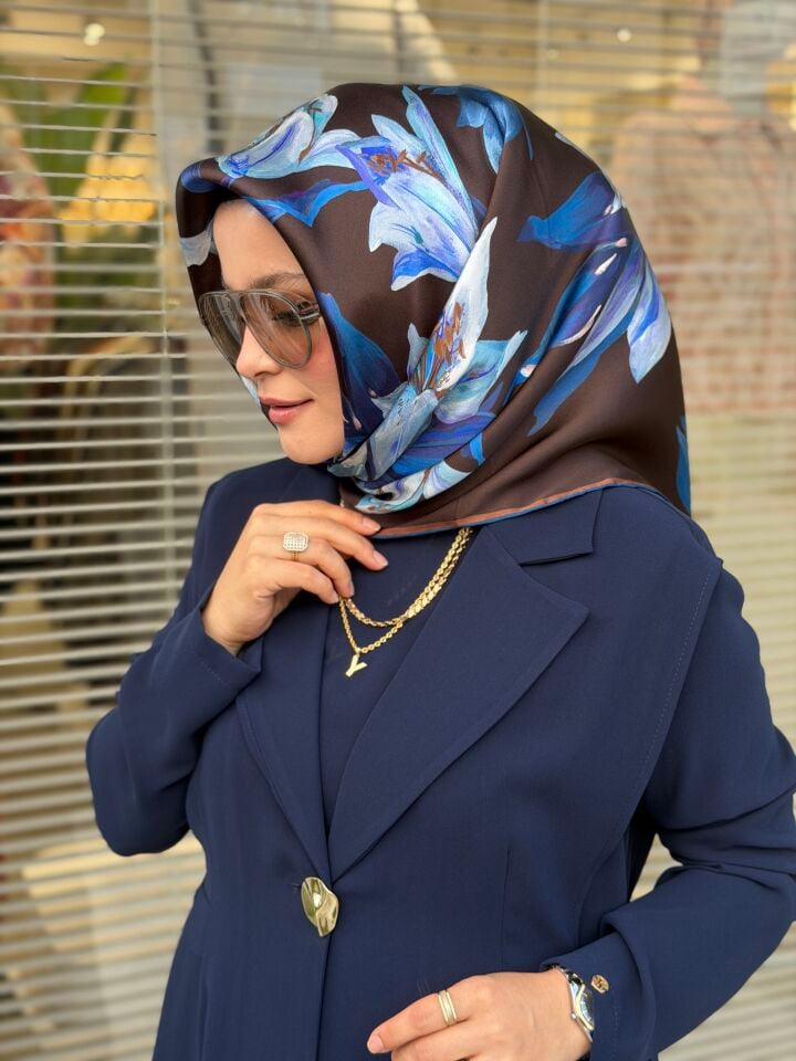 ARMİNE SURA İPEK EŞARP