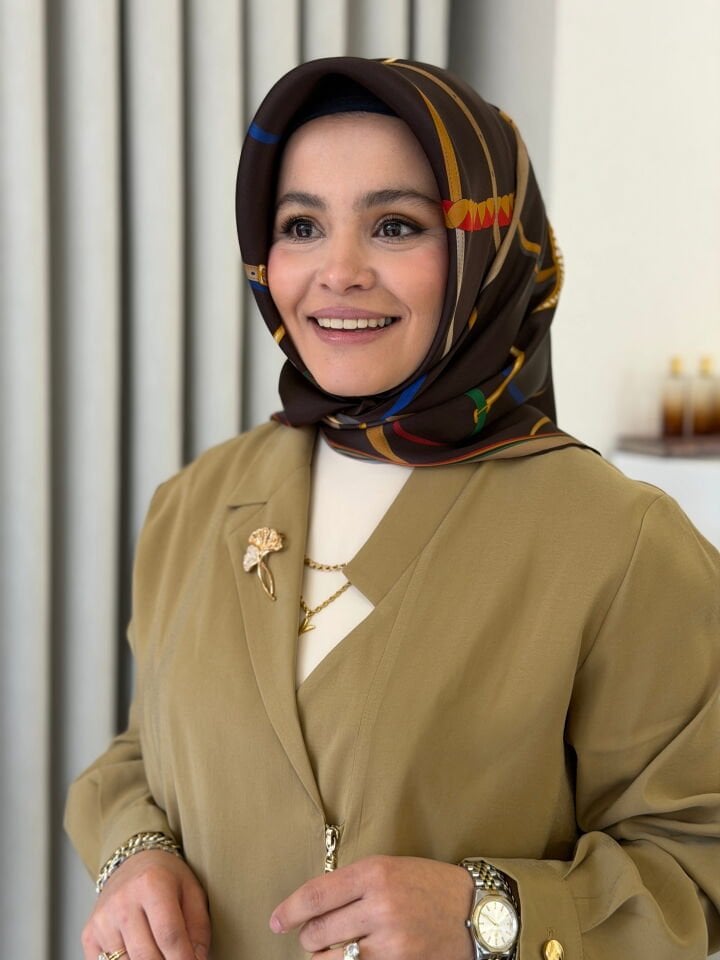 ARMİNE SURA İPEK EŞARP