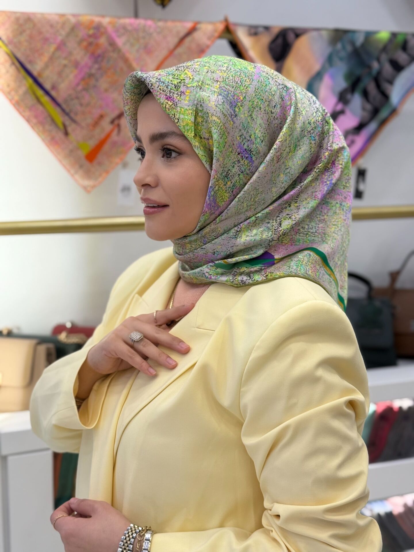 AKER SURA İPEK EŞARP