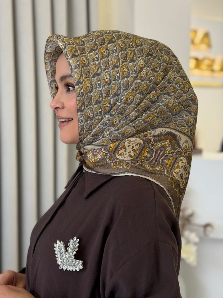 ARMİNE SURA İPEK EŞARP