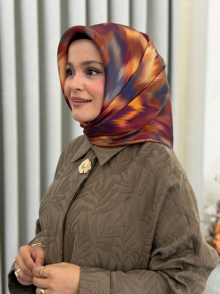 ARMİNE SURA İPEK EŞARP