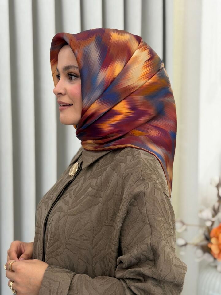 ARMİNE SURA İPEK EŞARP