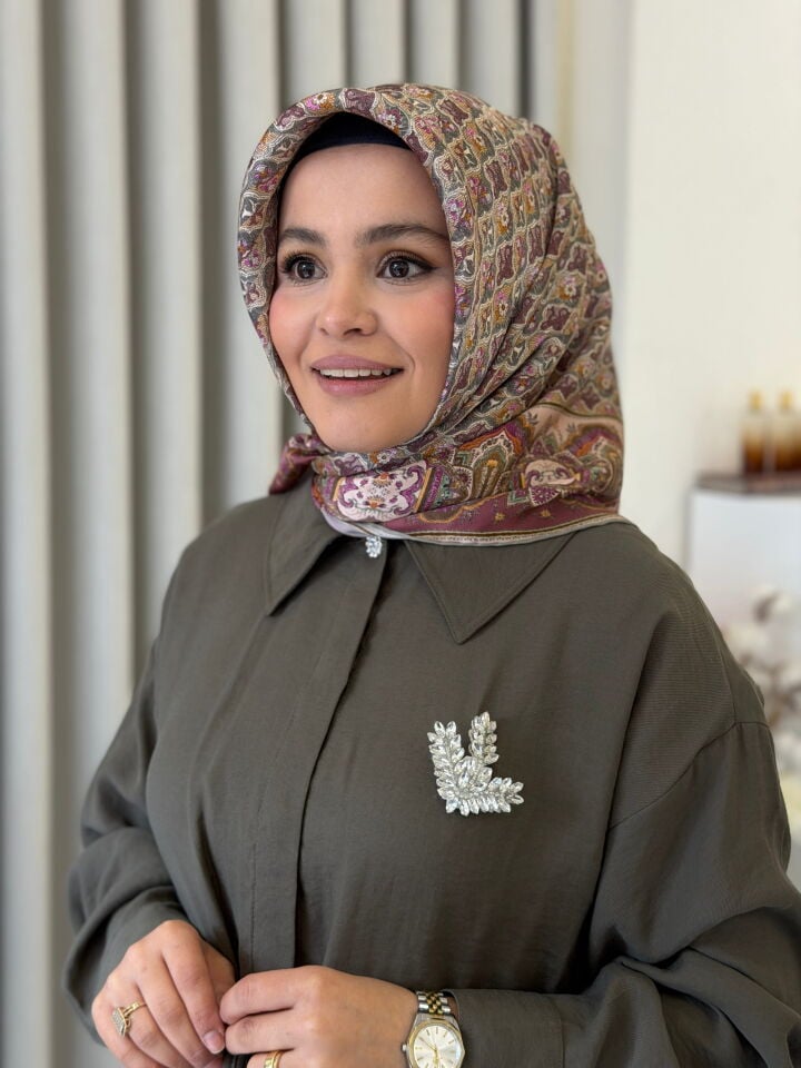 ARMİNE SURA İPEK EŞARP