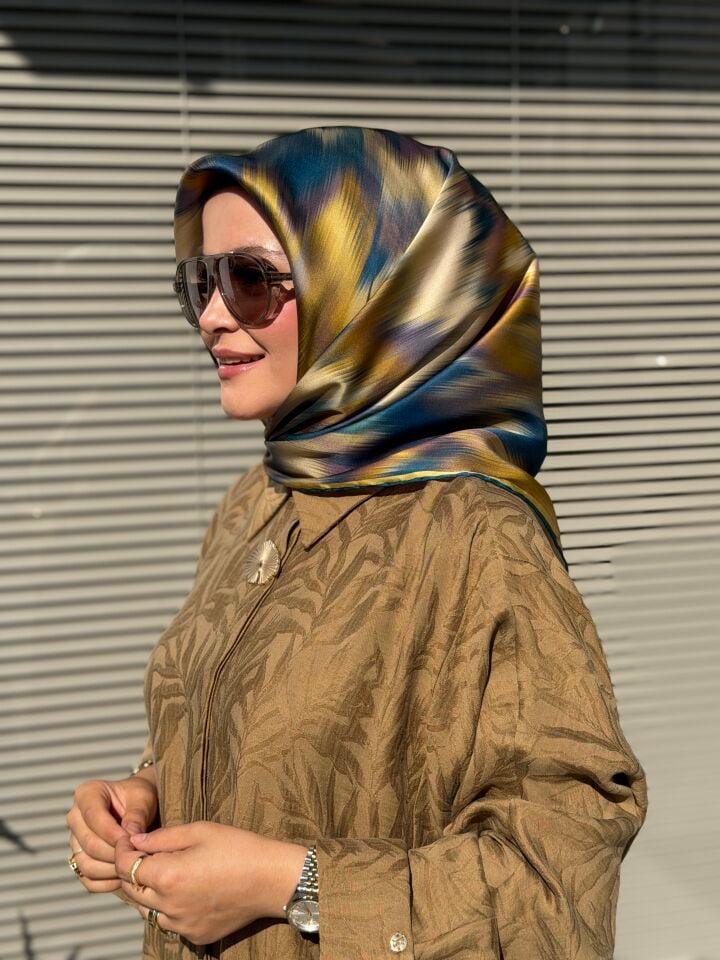 ARMİNE SURA İPEK EŞARP