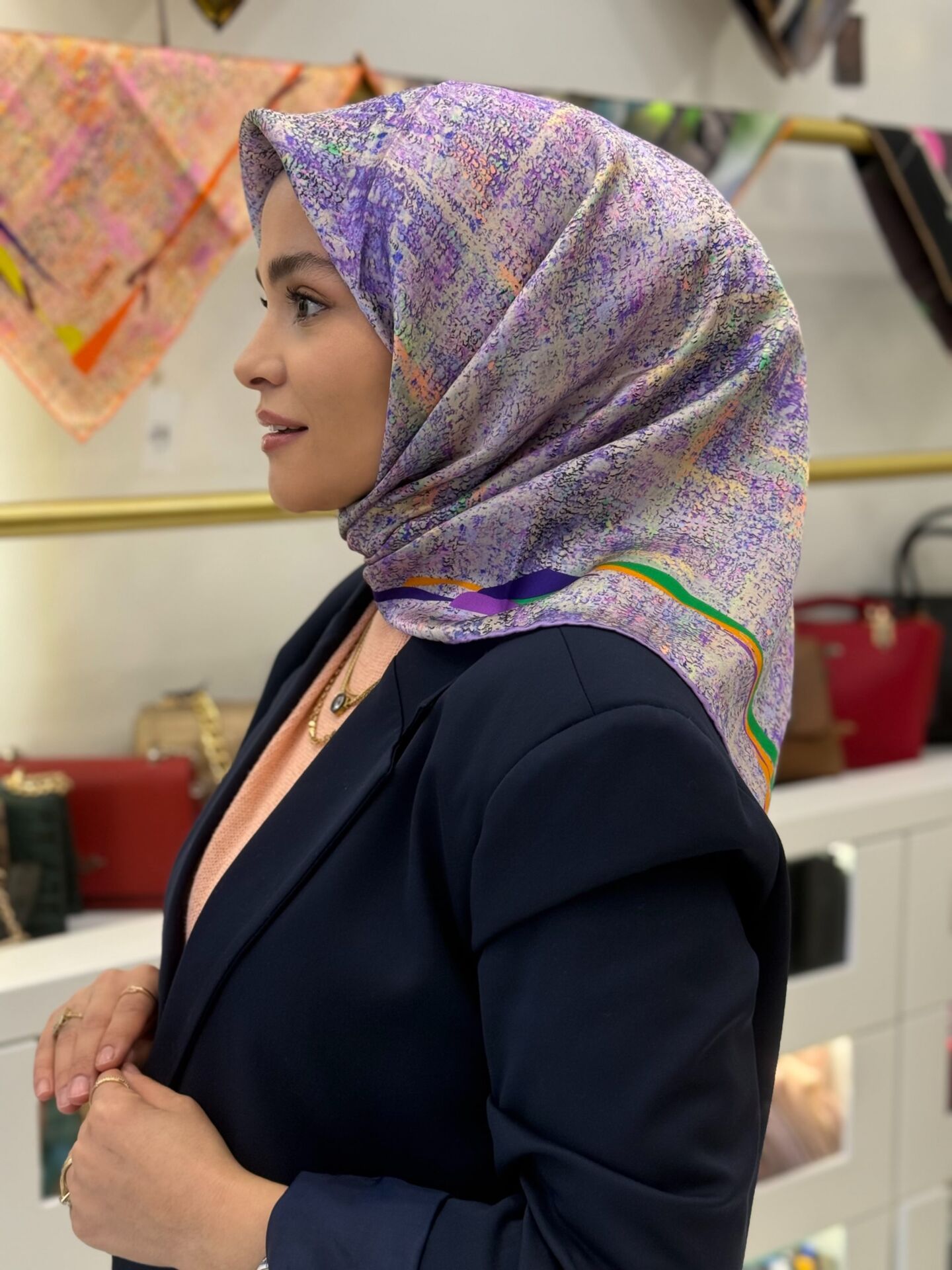 AKER SURA İPEK EŞARP