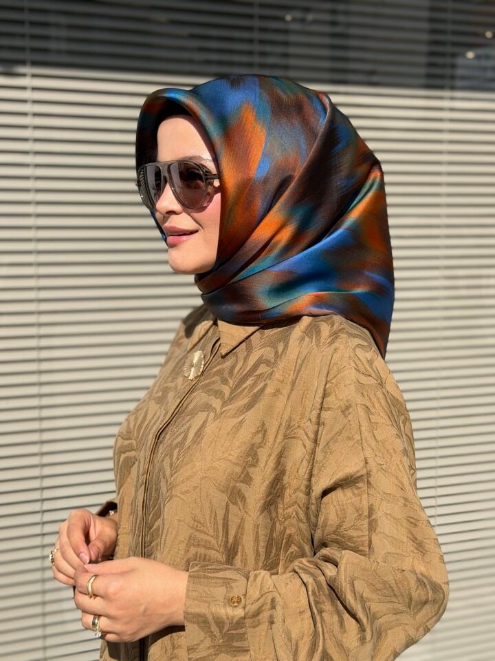 ARMİNE SURA İPEK EŞARP