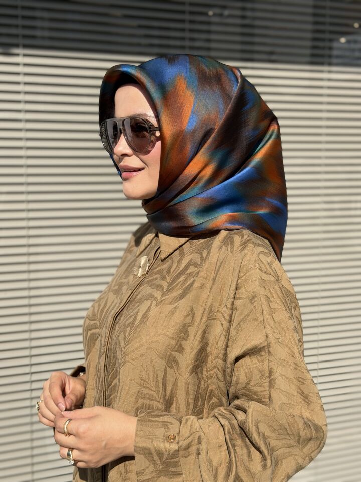 ARMİNE SURA İPEK EŞARP