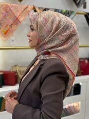 AKER SURA İPEK EŞARP