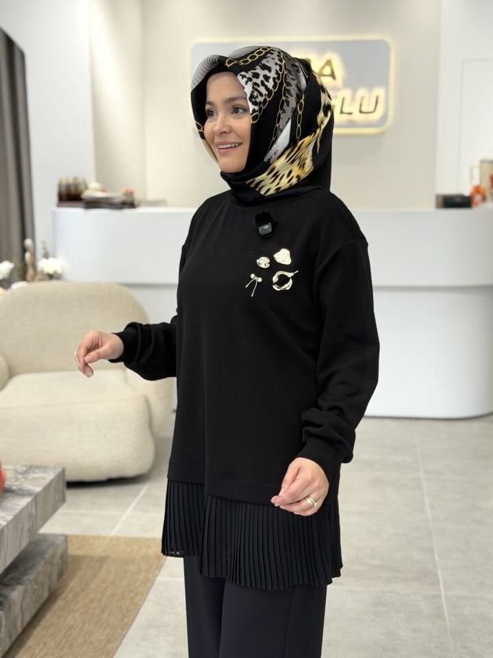 TIĞ TRİKO PLİSE DETAYLI AKSESUARLI TUNİK SİYAH