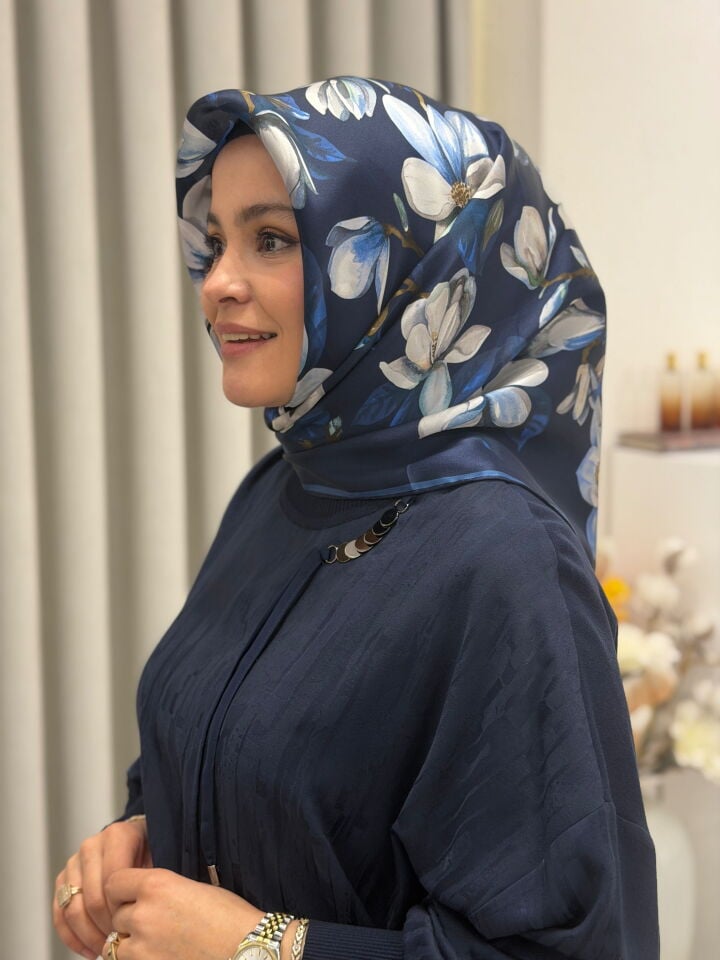 ARMİNE SURA İPEK EŞARP