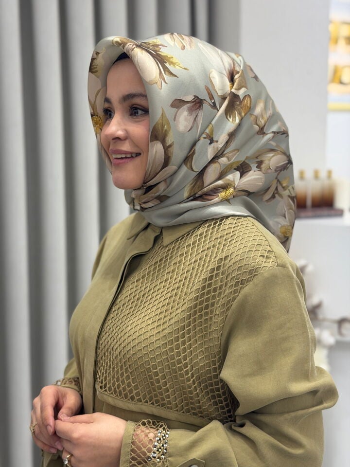 ARMİNE SURA İPEK EŞARP