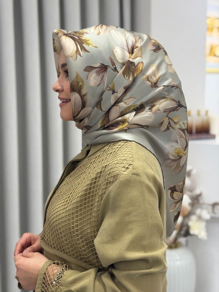 ARMİNE SURA İPEK EŞARP