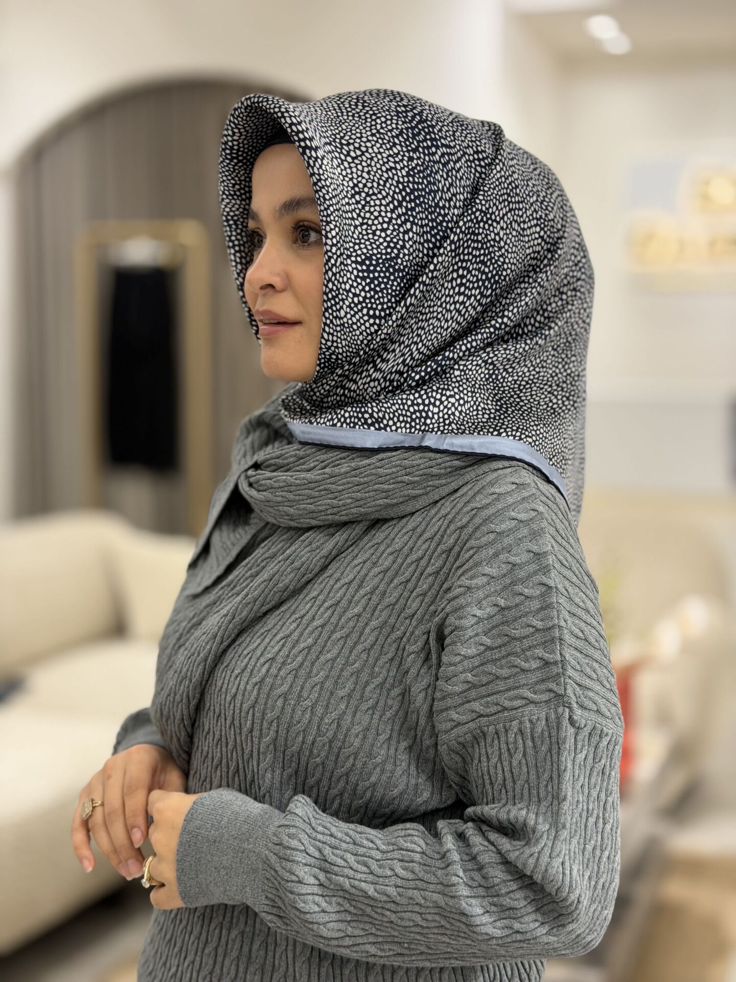 AKER SURA İPEK EŞARP