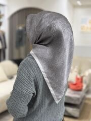 AKER SURA İPEK EŞARP