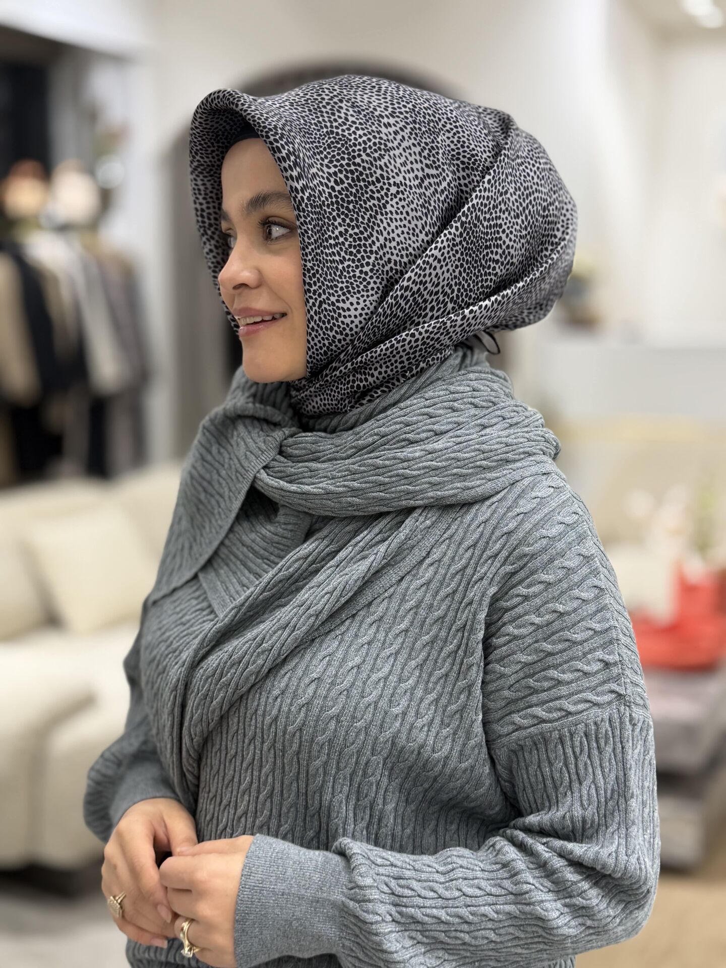 AKER SURA İPEK EŞARP