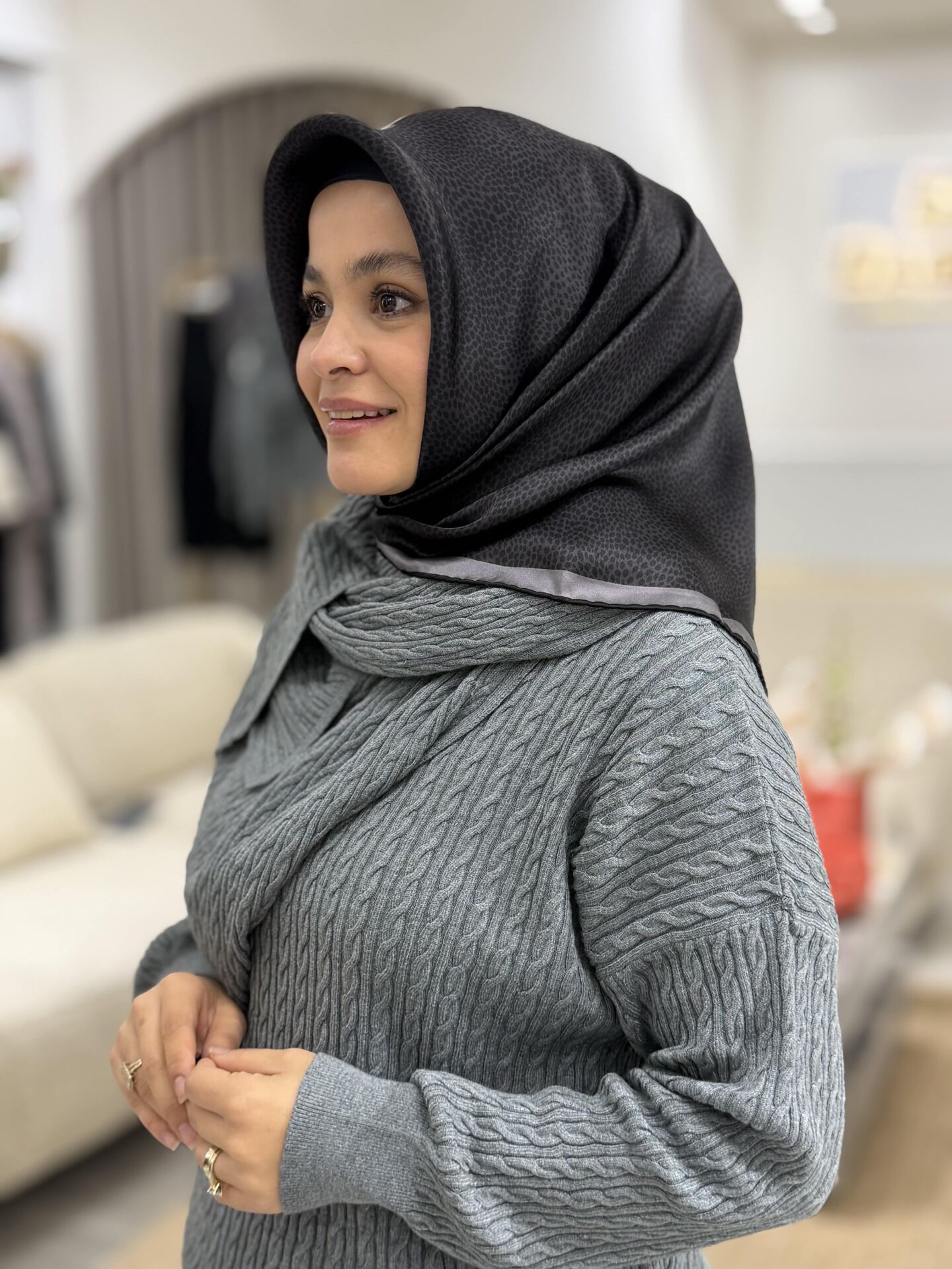 AKER SURA İPEK EŞARP