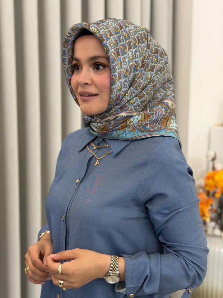ARMİNE SURA İPEK EŞARP