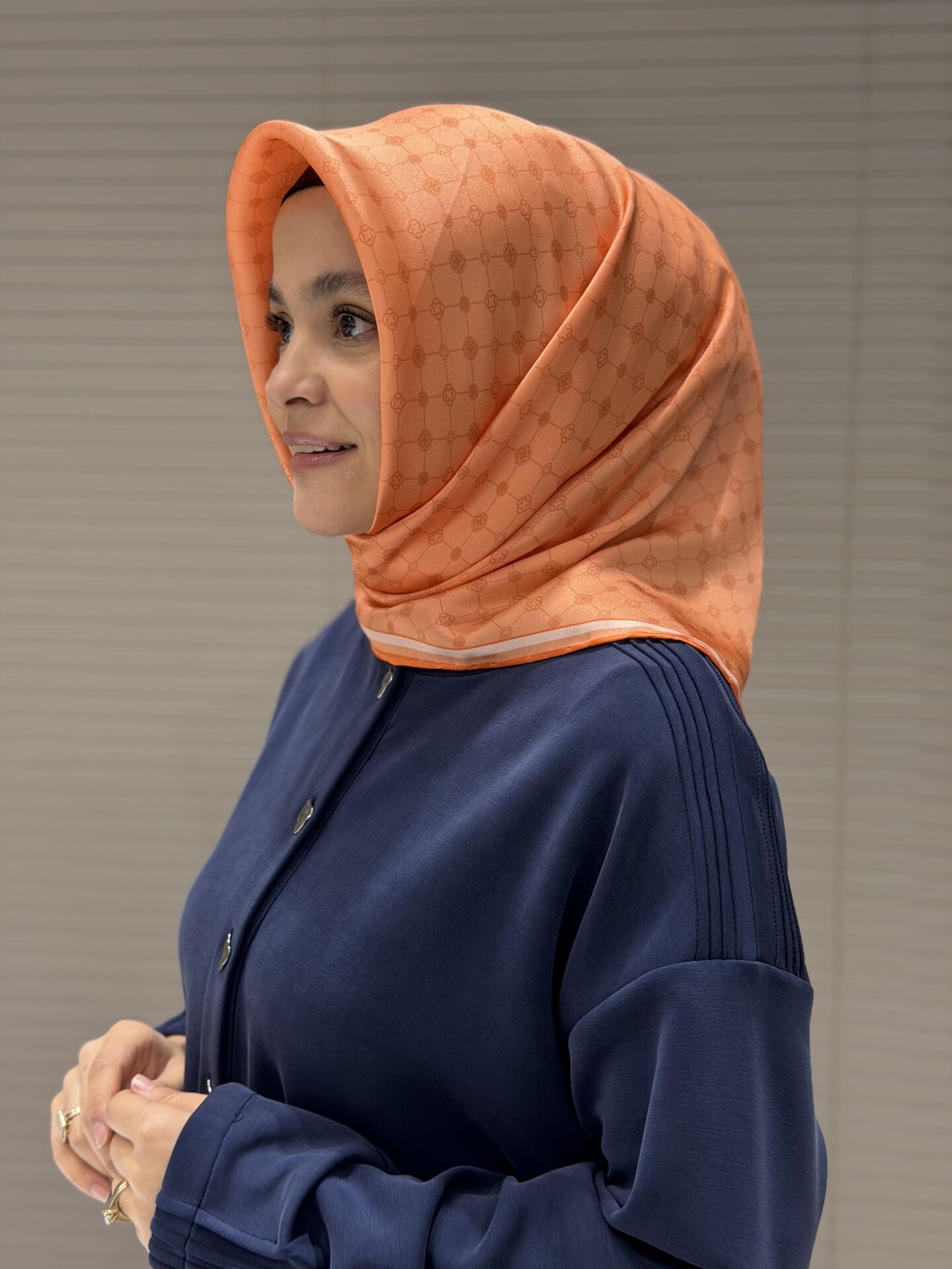 AKER SURA İPEK EŞARP