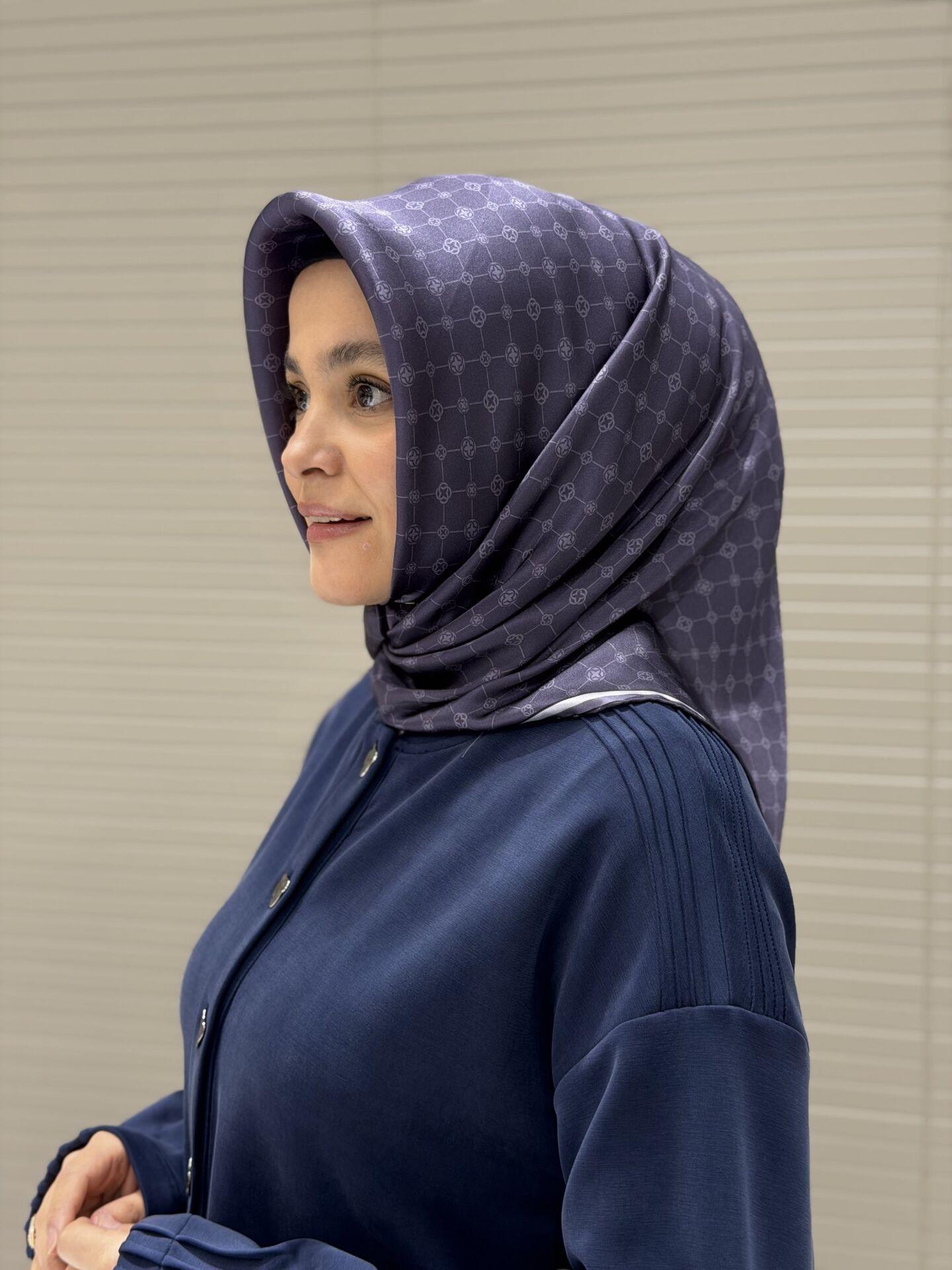 AKER SURA İPEK EŞARP