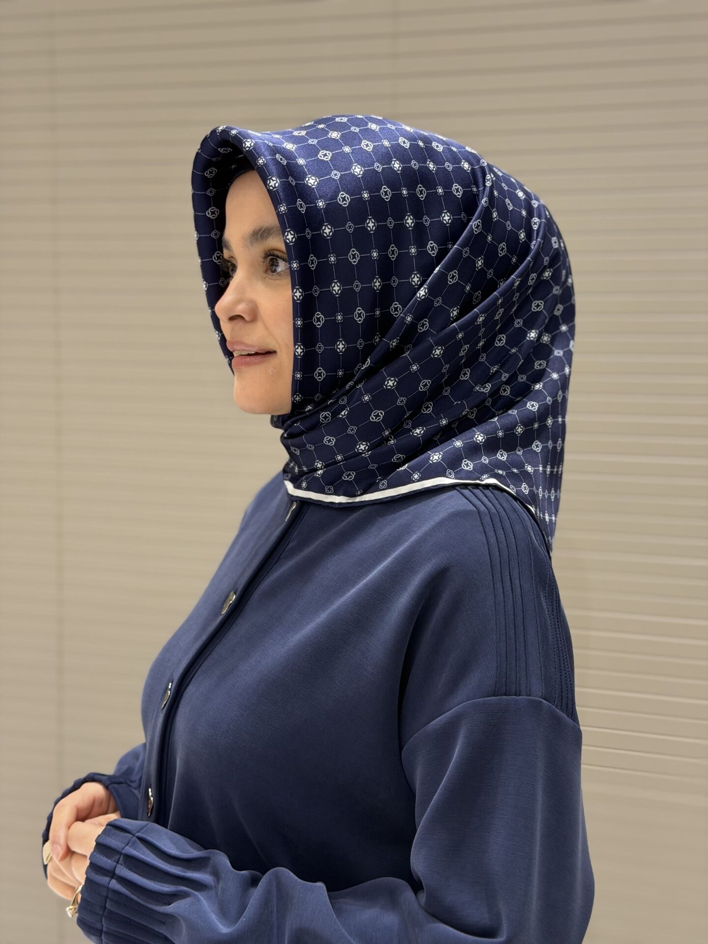 AKER SURA İPEK EŞARP