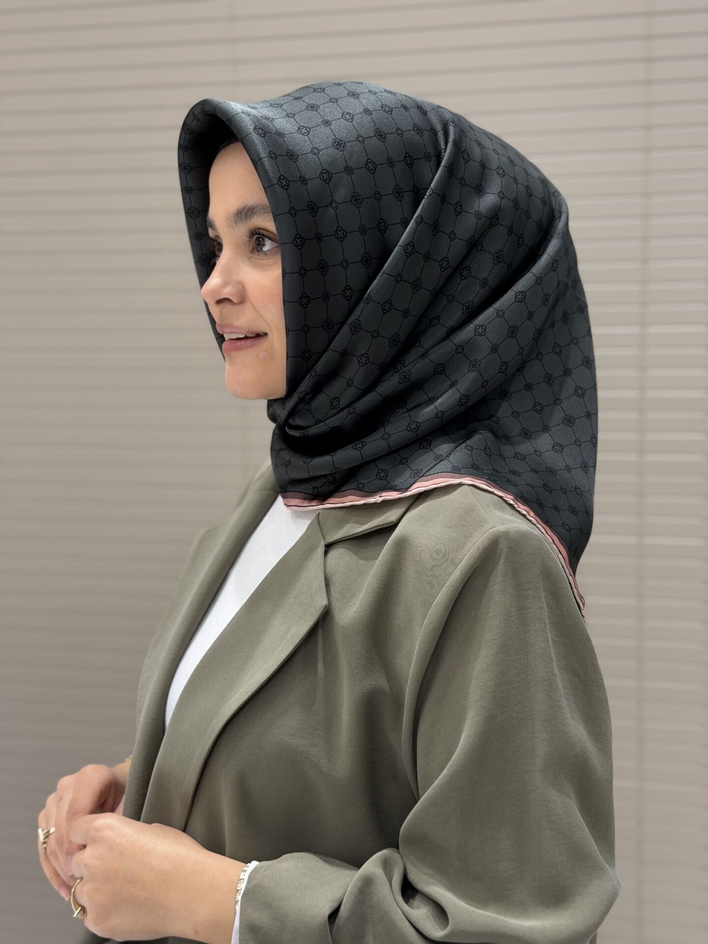 AKER SURA İPEK EŞARP